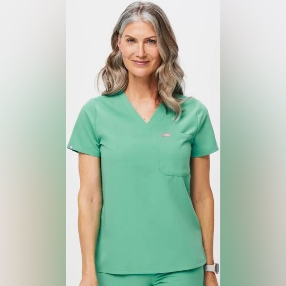 FIGS - Surgical Green Catarina™ One-Pocket Scrub Top